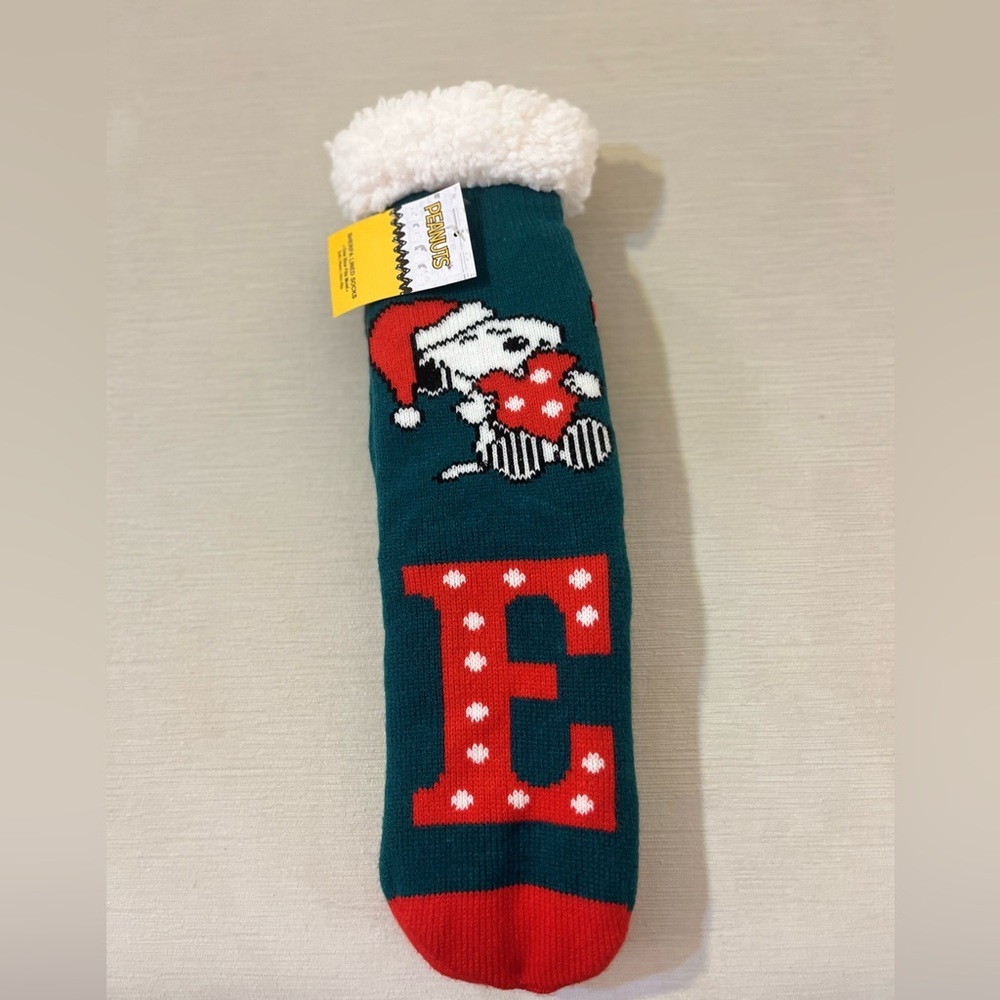 NWT Peanuts Socks - One Size Non-Slip Faux Sherpa Lined Holiday Christmas Snoopy